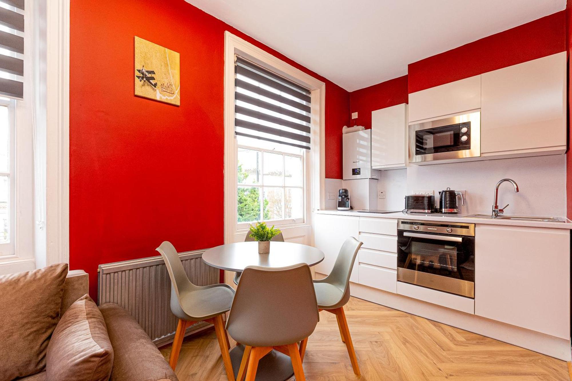 Charming Two Bedroom In Camden Apartment *