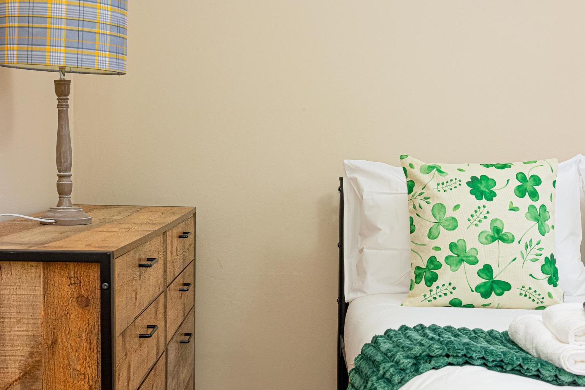 Charming Two Bedroom In Camden *