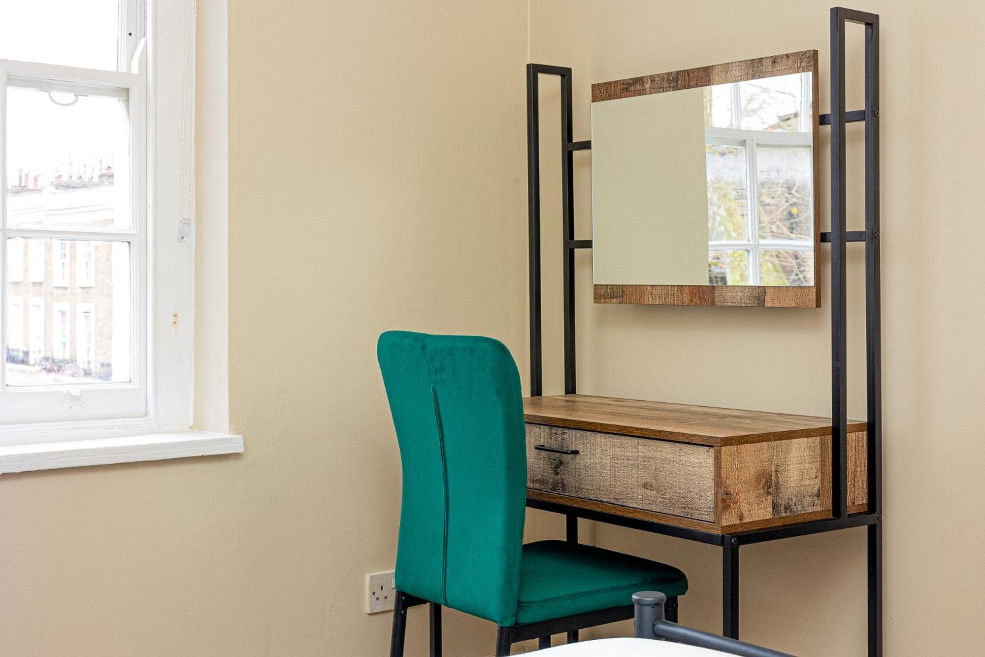 Charming Two Bedroom In Camden Apartment